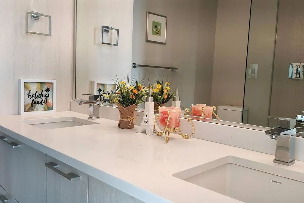 Luxious Downtown Victoria Condo In The Legato 0*,  Canada